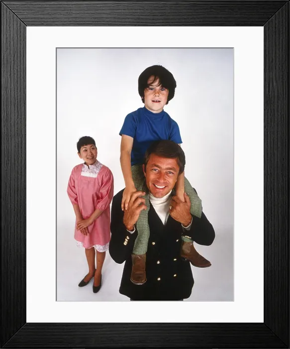 Framed Print : THE COURTSHIP OF EDDIE'S FATHER, from left: Miyoshi Umeki, Bill Bixby (top), Brandon Cruz