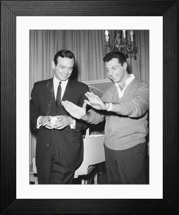 Framed Print : RICHARD DIAMOND, PRIVATE DETECTIVE, from left, David Janssen, Mort Sahl, on-set of The Sport, aired February 15, 1959
