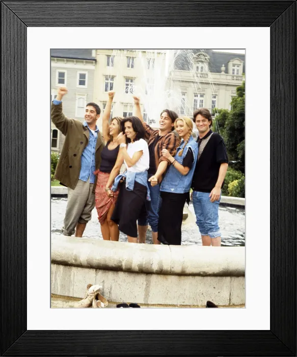 Framed Print : FRIENDS, from left: David Schwimmer, Jennifer Aniston, Courteney Cox, Matt LeBlanc, Lisa Kudrow, Matthew Perry, 1994-2004 Framed Print : FRIENDS, from left: David Schwimmer, Jennifer Aniston, Courteney Cox, Matt LeBlanc, Lisa Kudrow, Matthew Perry, 1994-2004