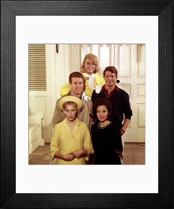 Framed Print : PEYTON PLACE, Mia Farrow, Ryan O'Neal, Dorothy Malone, Chris Connelly, Barbara Parkins, 1964-1969 Framed Print : PEYTON PLACE, Mia Farrow, Ryan O'Neal, Dorothy Malone, Chris Connelly, Barbara Parkins, 1964-1969