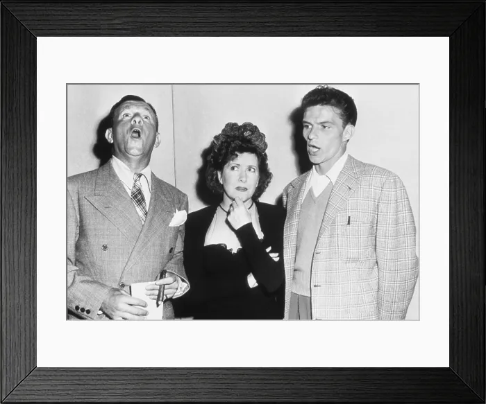 Framed Print : THE BURNS AND ALLEN SHOW, from left: George Burns, Gracie Allen, Frank Sinatra, singing contest on their radio show, August 31, 1943