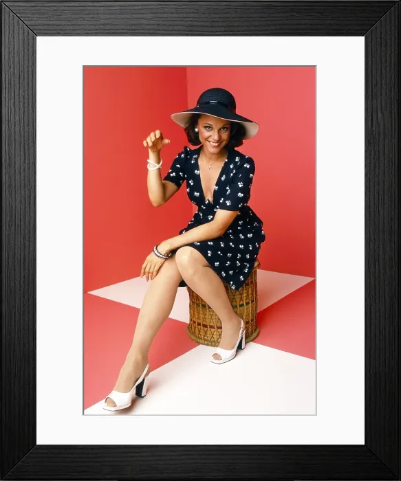 Framed Print : RHODA, Valerie Harper, 1974