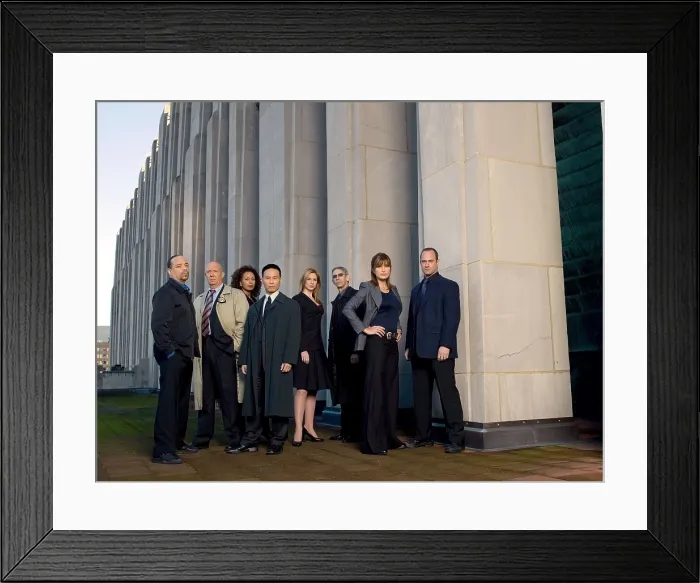 Framed Print : LAW & ORDER: SPECIAL VICTIMS UNIT: Ice-T, Dann Florek, Tamara Tunie, B.D. Wong, Diane Neal, Richard Belzer, Mariska Hargitay, Christopher Meloni, (Season 8), 1999