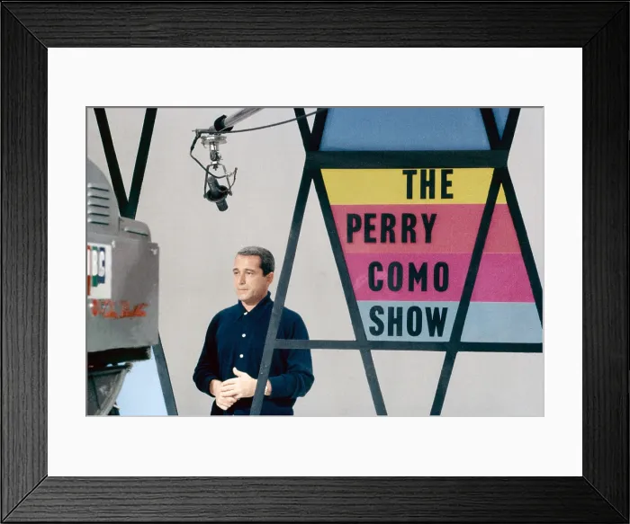 Framed Print : THE PERRY COMO SHOW, (aka PERRY COMO'S KRAFT MUSIC HALL), Perry Como, on set, (1958), 1948-67