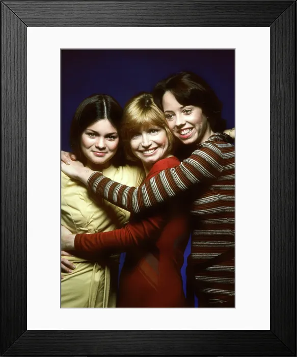 Framed Print : ONE DAY AT A TIME, Valerie Bertinelli, Bonnie Franklin, Mackenzie Phillips, 1975-84