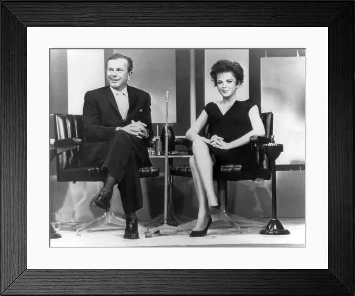 Framed Print : THE JACK PAAR PROGRAM, from left: Jack Paar, Judy Garland, (Season 1, ep. 101, aired Sept. 21, 1962), 1962-65