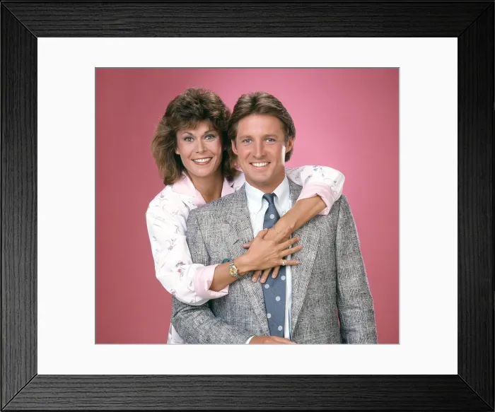 Framed Print : SCARECROW AND MRS. KING, from left: Kate Jackson, Bruce Boxleitner, (1987), 1983-87 Framed Print : SCARECROW AND MRS. KING, from left: Kate Jackson, Bruce Boxleitner, (1987), 1983-87