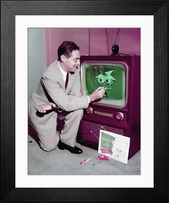 Framed Print : WINKY-DINK AND YOU, host Jack Barry, with Winky-Dink (shown in TV screen, voice: May Questel), denomstrates how the Wiky-Dink participation kit Framed Print : WINKY-DINK AND YOU, host Jack Barry, with Winky-Dink (shown in TV screen, voice: May Questel), denomstrates how the Wiky-Dink participation kit