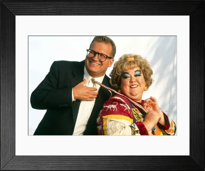 Framed Print : THE DREW CAREY SHOW, from left: Drew Carey, Kathy Kinney, 1996, 1995-2004