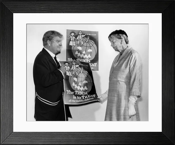 Framed Print : CAPTAIN KANGAROO, Bob Keeshan with Eleanor Roosevelt, 1955-84 Framed Print : CAPTAIN KANGAROO, Bob Keeshan with Eleanor Roosevelt, 1955-84