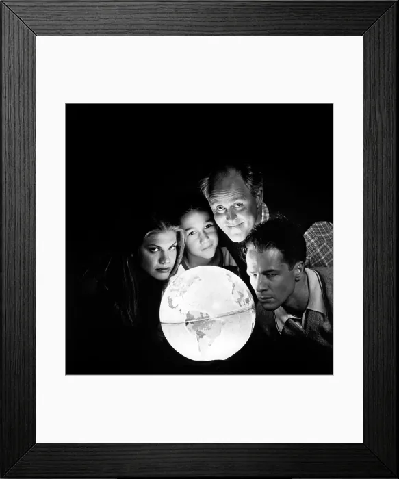 Framed Print : 3RD ROCK FROM THE SUN, from left: Kristen Johnston, Joseph Gordon-Levitt, John Lithgow, French Stewart, 1996-2001