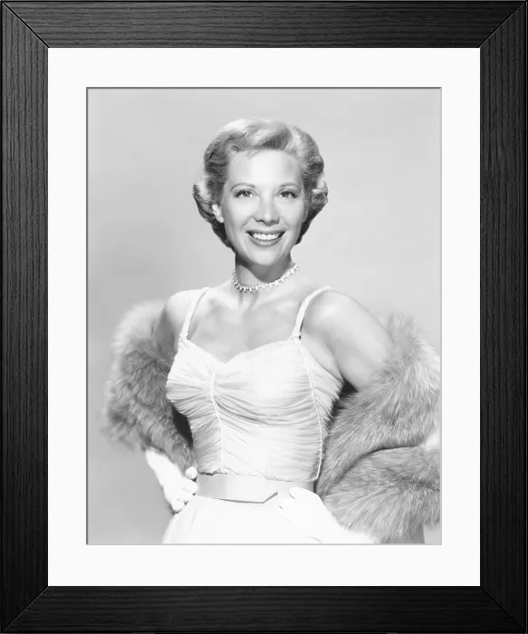 Framed Print : THE DINAH SHORE CHEVY SHOW, Dinah Shore, host, 1956-1963 Framed Print : THE DINAH SHORE CHEVY SHOW, Dinah Shore, host, 1956-1963