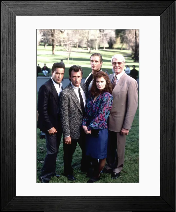 Framed Print : MISSION: IMPOSSIBLE, from left: Phil Morris, Thaao Penghlis, Anthony Hamilton (rear), Jane Badler, Peter Graves, 1988-1990 Framed Print : MISSION: IMPOSSIBLE, from left: Phil Morris, Thaao Penghlis, Anthony Hamilton (rear), Jane Badler, Peter Graves, 1988-1990