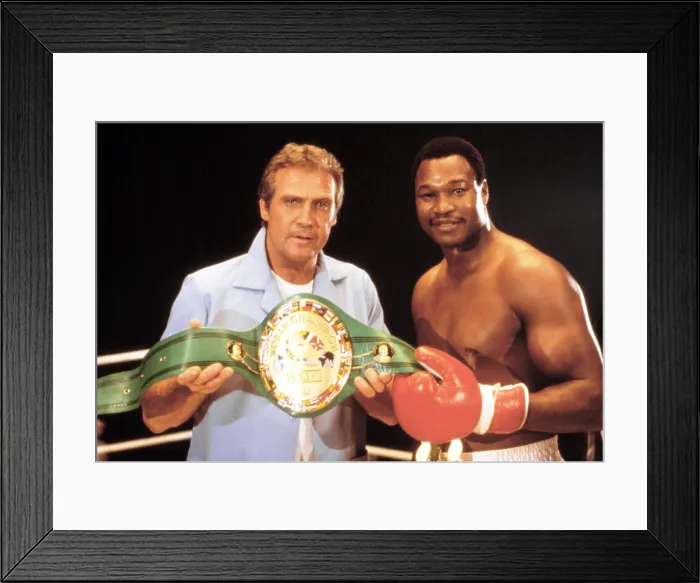 Framed Print : FALL GUY, (episode: TKO, Season 3), Lee Majors, Larry Holmes, 1981-86