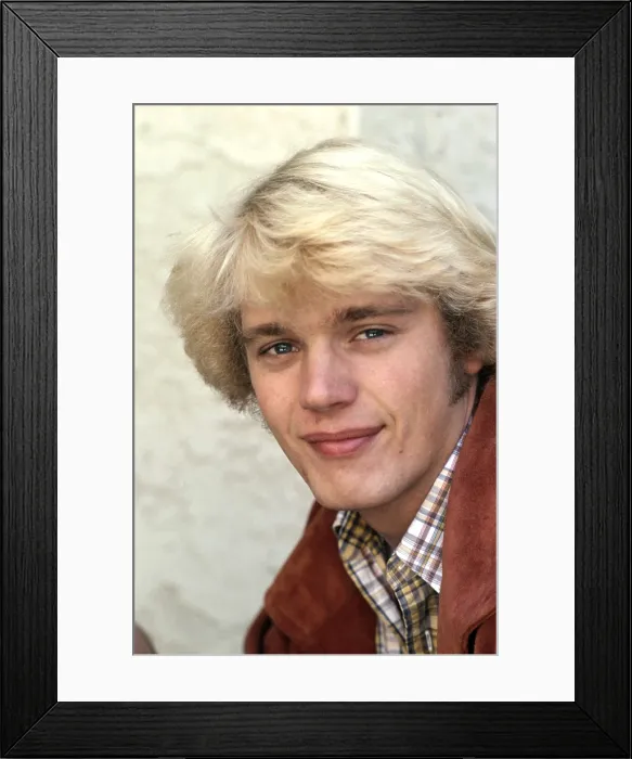 Framed Print : THE DUKES OF HAZZARD, John Schneider, 1979-85 (1979 photo) Framed Print : THE DUKES OF HAZZARD, John Schneider, 1979-85 (1979 photo)