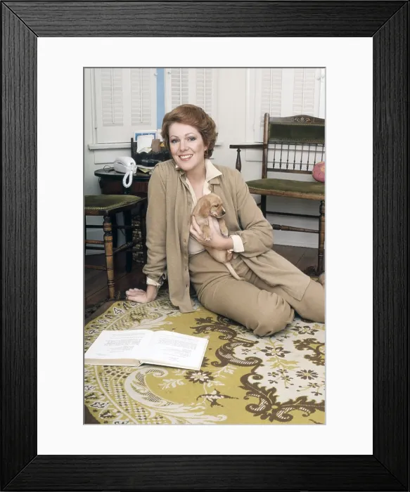 Framed Print : Lynn Redgrave, at home, 1980 Framed Print : Lynn Redgrave, at home, 1980