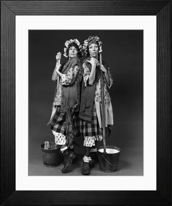 Framed Print : THE CAROL BURNETT SHOW, from left: Rita Hayworth, Carol Burnett, (1971), 1967-1979