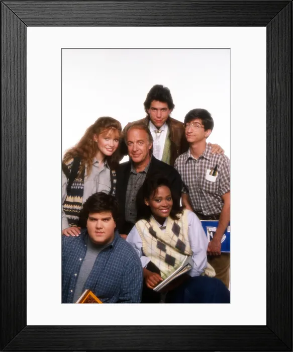 Framed Print : HEAD OF THE CLASS, from left: Dan Schneider (bottom), Khrystyne Haje, Howard Hesseman, Brian Robbins (top), Robin Givens, Dan Frischman, 1986, 1986-1991