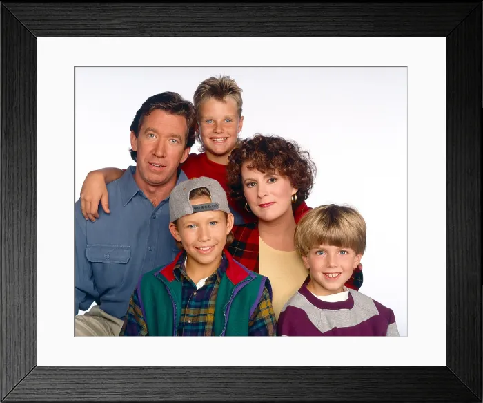 Framed Print : HOME IMPROVEMENT, from left: Tim Allen, Jonathan Taylor Thomas (wearing cap), Zachery Ty Bryan, Patricia Richardson, Taran Noah Smith, (1992), 1991-99