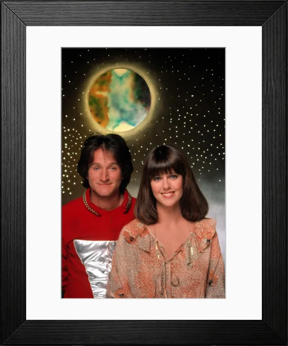 Framed Print : MORK & MINDY, Robin Williams, Pam Dawber, 1978-1982 Framed Print : MORK & MINDY, Robin Williams, Pam Dawber, 1978-1982