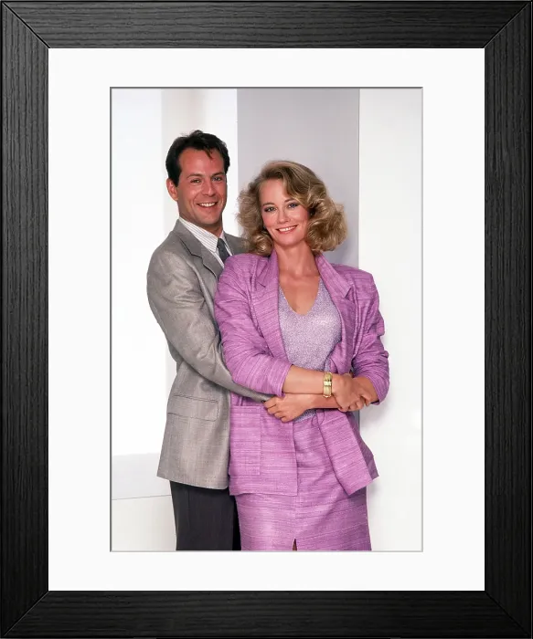 Framed Print : MOONLIGHTING, from left: Bruce Willis, Cybill Shepherd, (1985), 1985-89