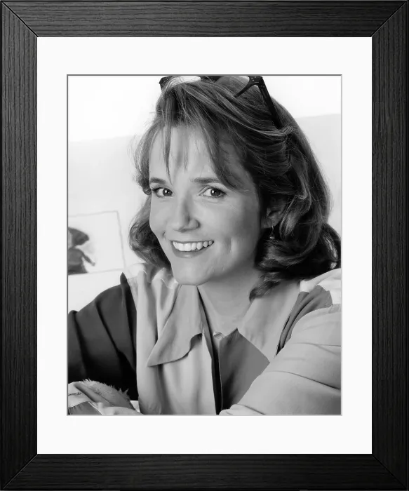 Framed Print : CAROLINE IN THE CITY, Lea Thompson, 1995-1999 Framed Print : CAROLINE IN THE CITY, Lea Thompson, 1995-1999