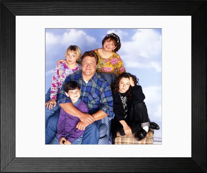 Framed Print : ROSEANNE, from left: Alicia Goranson, Michael Fishman, John Goodman, Roseanne Barr, Sara Gilbert, 1990s, (1988-2018)