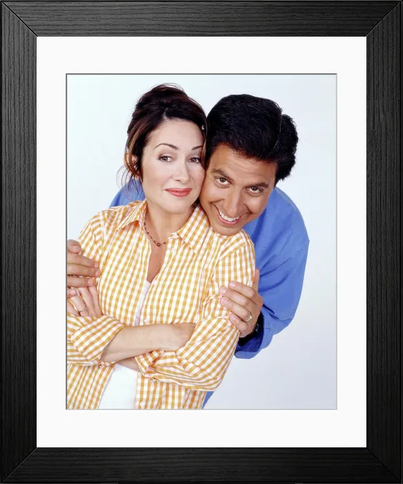 Framed Print : EVERYBODY LOVES RAYMOND, Patricia Heaton, Ray Romano, 1996-2005