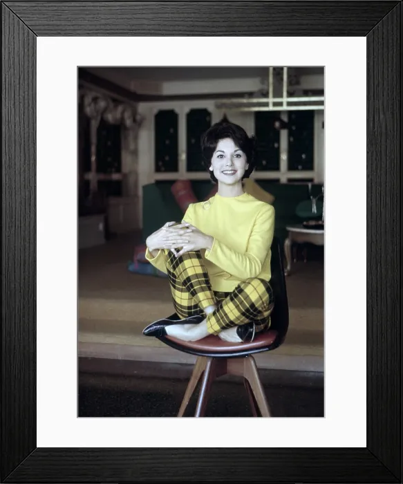 Framed Print : Marlo Thomas, ca. 1960 Framed Print : Marlo Thomas, ca. 1960