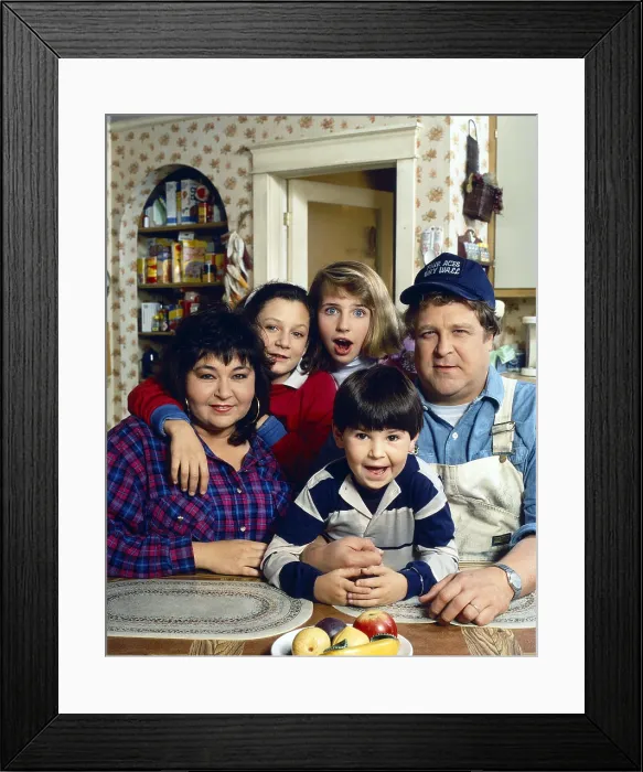 Framed Print : ROSEANNE, from left: Roseanne Barr, Sara Gilbert, Alicia Goranson, Michael Fishman, John Goodman, (Season 1, 1988), 1988-2018