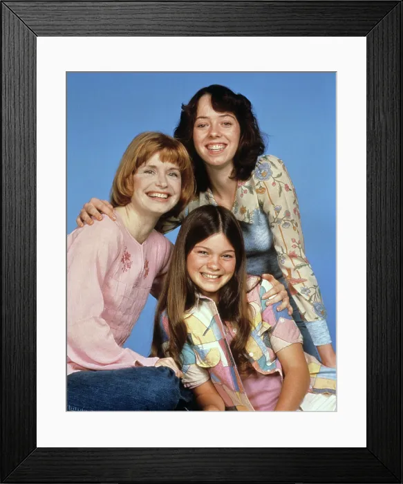 Framed Print : ONE DAY AT A TIME, Bonnie Franklin, Mackenzie Phillips, Valerie Bertinelli, 1975-84 Framed Print : ONE DAY AT A TIME, Bonnie Franklin, Mackenzie Phillips, Valerie Bertinelli, 1975-84
