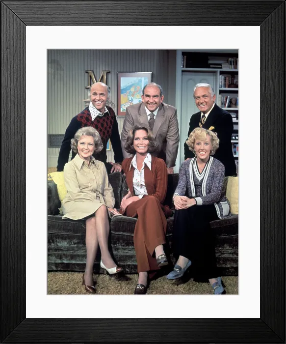 Framed Print : MARY TYLER MOORE SHOW, THE, (top row): Gavin MacLeod, Ed Asner, Ted Knight, (seated): Betty White, Mary Tyler Moore, Georgia Engel, 1970-77