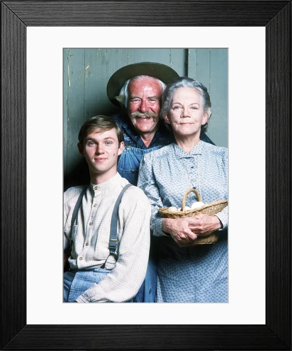 Framed Print : THE WALTONS, from left: Richard Thomas, Will Geer, Ellen Corby, (1976), 1971-1981 Framed Print : THE WALTONS, from left: Richard Thomas, Will Geer, Ellen Corby, (1976), 1971-1981