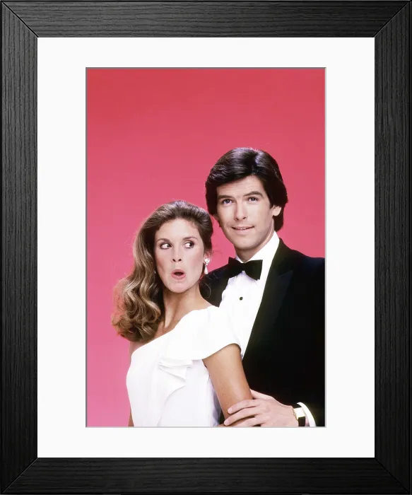Framed Print : REMINGTON STEELE, (from left): Stephanie Zimbalist, Pierce Brosnan, (Season 1), 1982-87