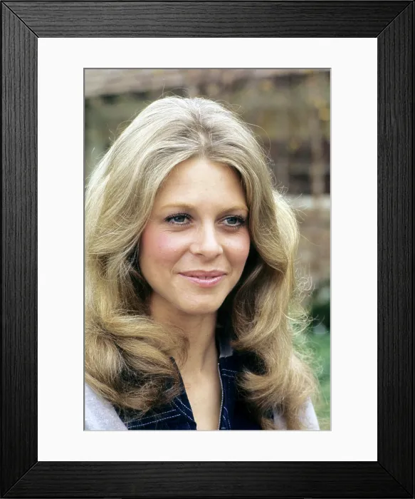 Framed Print : THE BIONIC WOMAN, Lindsay Wagner, 1976-78 Framed Print : THE BIONIC WOMAN, Lindsay Wagner, 1976-78
