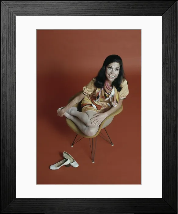 Framed Print : THE MARY TYLER MOORE SHOW, Mary Tyler Moore, (1970), 1970-77