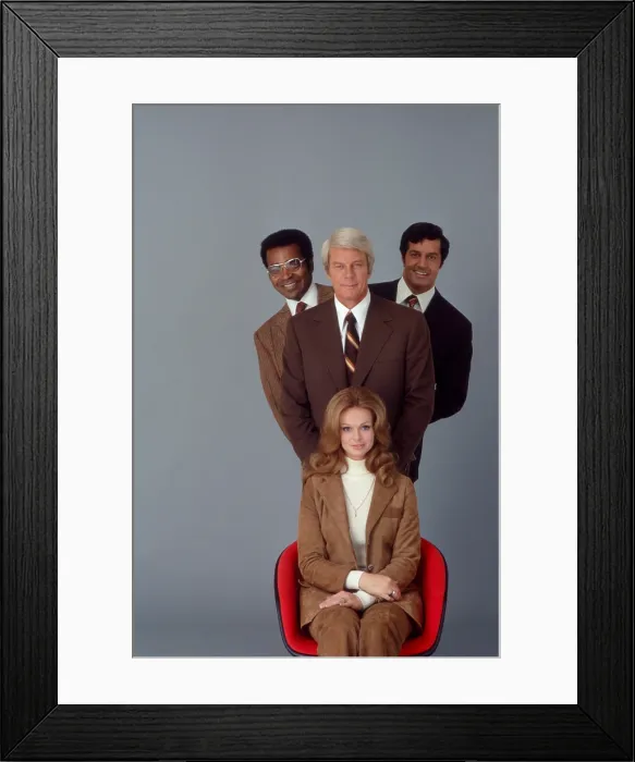 Framed Print : MISSION: IMPOSSIBLE, top from left: Peter Graves, Greg Morris, Peter Lupus; bottom: Lynda Day George, (1971), 1966-1973