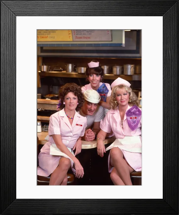 Framed Print : ALICE, clockwise from right: Diane Ladd, Linda Lavin, Vic Tayback, Beth Howland, (Season 5), 1976-1985