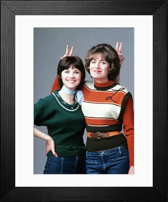 Framed Print : LAVERNE AND SHIRLEY, Cindy Williams, Penny Marshall, 1976-1983