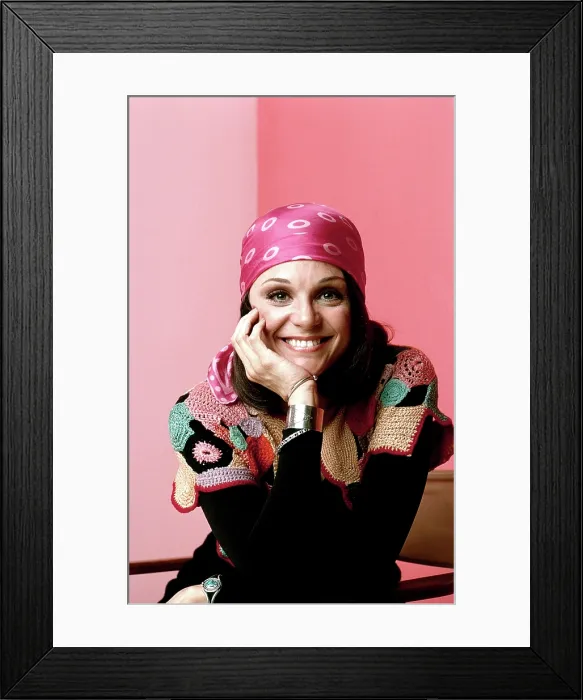 Framed Print : RHODA, Valerie Harper, 1974-78 (1974 photo) Framed Print : RHODA, Valerie Harper, 1974-78 (1974 photo)