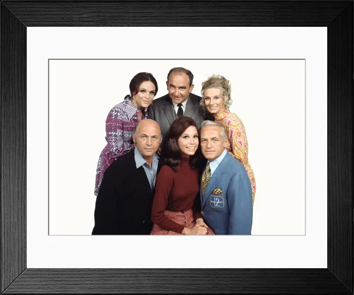 Framed Print : THE MARY TYLER MOORE SHOW, top from left: Valerie Harper, Ed Asner, Cloris Leachman; bottom: Gavin MacLeod, Mary Tyler Moore, Ted Knight, (1972), 1970-77