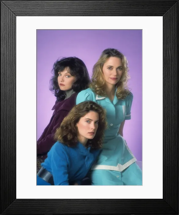 Framed Print : TWIN PEAKS, from left: Sheryl Lee, Lara Flynn Boyle, Peggy Lipton, 1990-91