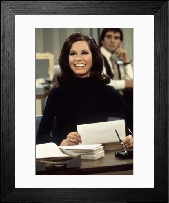Framed Print : THE MARY TYLER MOORE SHOW, Mary Tyler Moore, (Season 1, 1970), 1970-1977