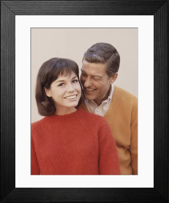 Framed Print : THE DICK VAN DYKE SHOW, from left: Mary Tyler Moore, Dick Van Dyke, (1966), 1961-1966
