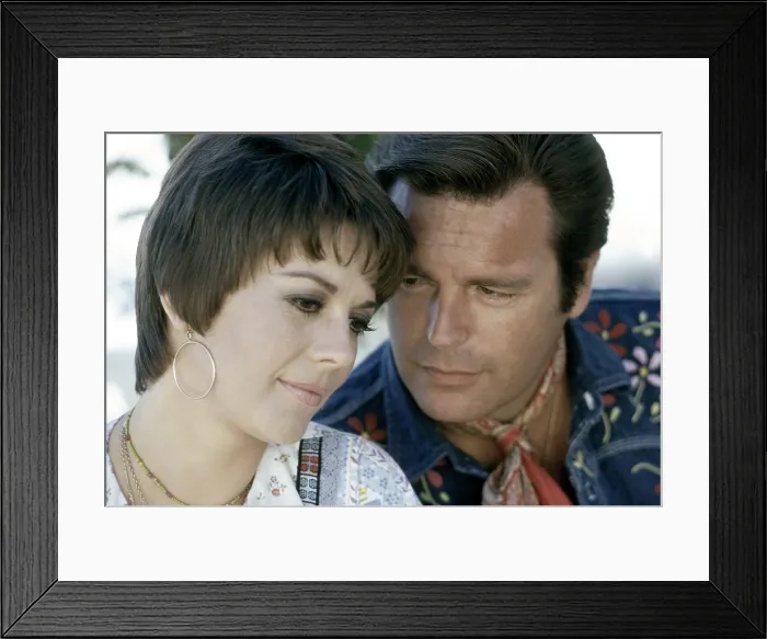 Framed Print : From left, Natalie Wood, Robert Wagner, 1973 Framed Print : From left, Natalie Wood, Robert Wagner, 1973