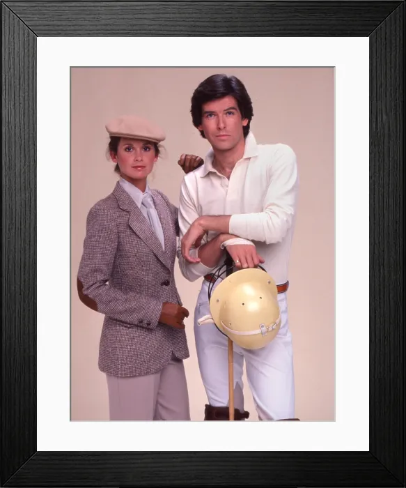 Framed Print : REMINGTON STEELE, (from left): Stephanie Zimbalist, Pierce Brosnan, (Season 1), 1982-87
