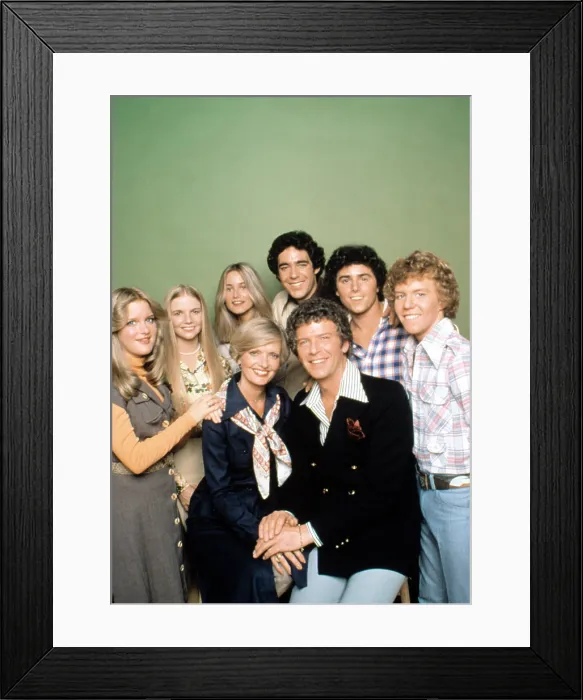 Framed Print : THE BRADY BUNCH HOUR, Susan Olsen, Geri Reischl, Maureen McCormick, Barry Williams, Christopher Knight, Mike Lookinland, Robert Reed, Florence Henderson, 1977
