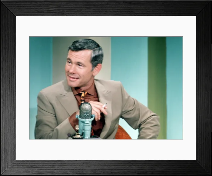 Framed Print : THE TONIGHT SHOW STARRING JOHNNY CARSON, Johnny Carson, (aired June 24, 1968), 1962-1992