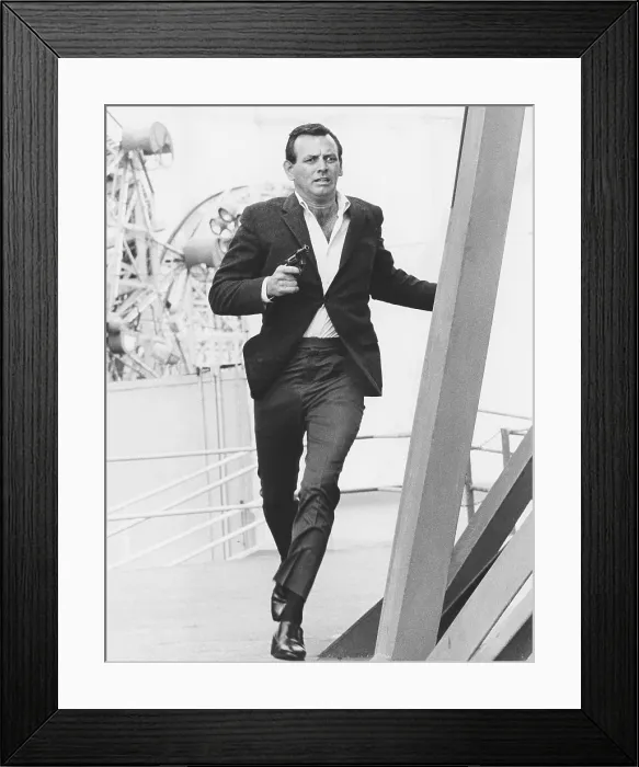 Framed Print : THE FUGITIVE, David Janssen, 1963-1967 Framed Print : THE FUGITIVE, David Janssen, 1963-1967