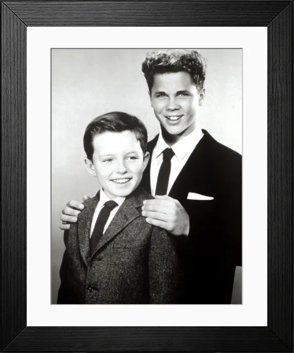 Framed Print : LEAVE IT TO BEAVER, from left, Jerry Mathers, Tony Dow, 1957-63